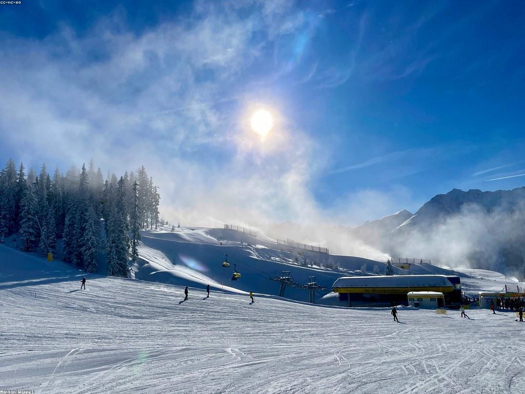 ស្លតលេងជាមួយគ្រួសារ: ការលេងដែលសំខាន់សម្រាប់កុមារ